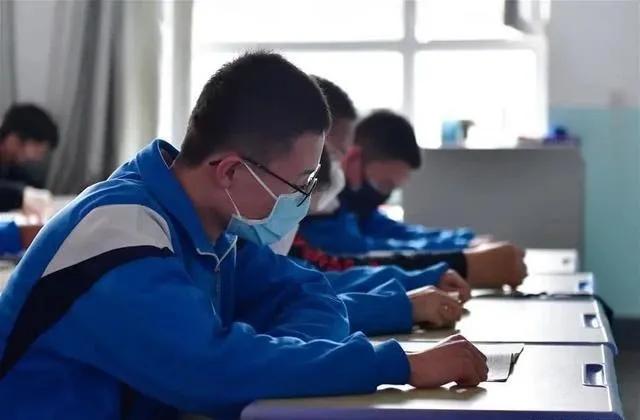 最新開學延期，挑戰(zhàn)與機遇并存